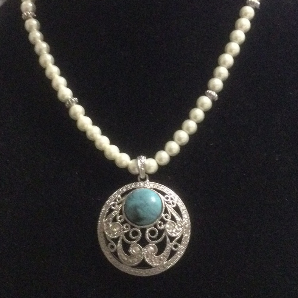 Elegant Silver and Turquoise Pendant Necklace